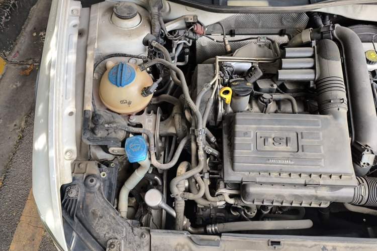 Used Volkswagen C-TREK 2017 230TSI DSG Comfort Version Engine Bay Right