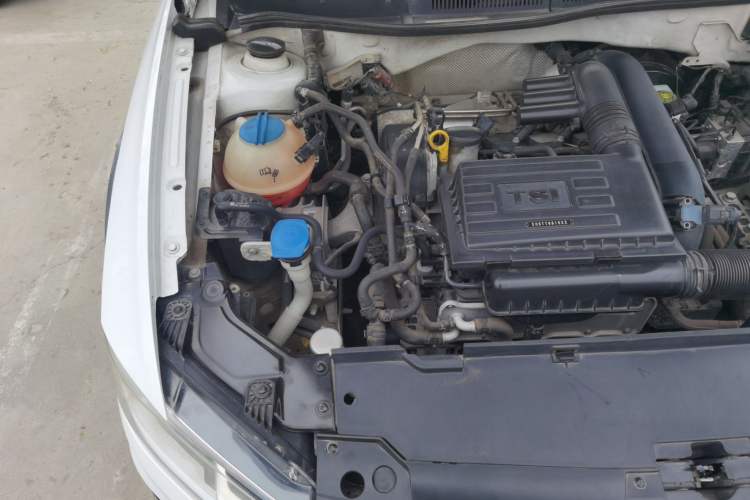 Used Volkswagen C-TREK 2017 230TSI DSG Comfort Version Engine Bay Right