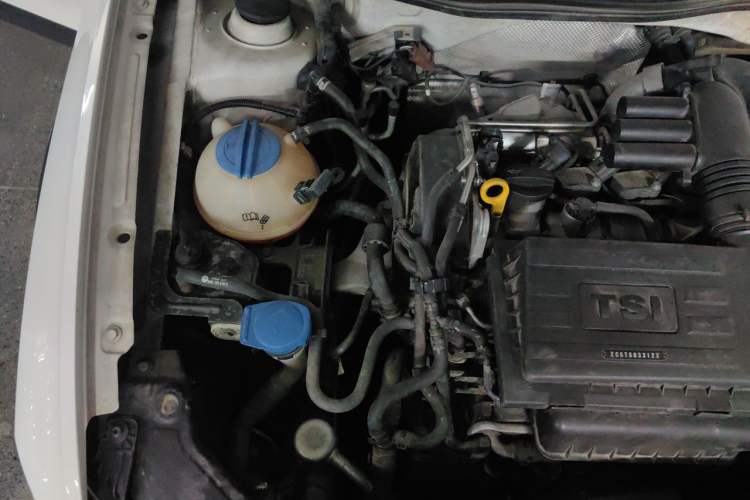 Used Volkswagen C-TREK 2017 230TSI DSG Comfort Version Engine Bay Right