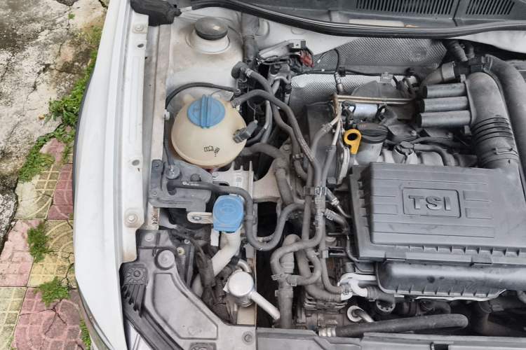 Used Volkswagen C-TREK 2017 230TSI DSG Comfort Version Engine Bay Right
