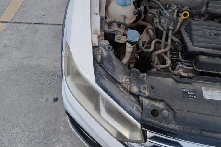 Used Volkswagen C-TREK 2017 230TSI DSG Comfort Version Engine Bay Right