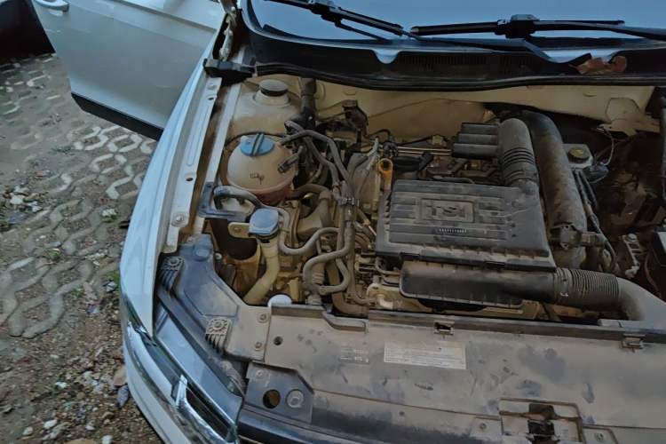 Used Volkswagen C-TREK 2017 230TSI Manual Comfort Version Engine Bay Right