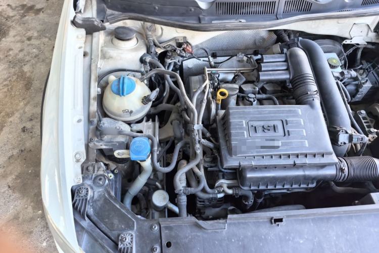 Used Volkswagen C-TREK 2017 230TSI DSG Comfort Version Engine Bay Right