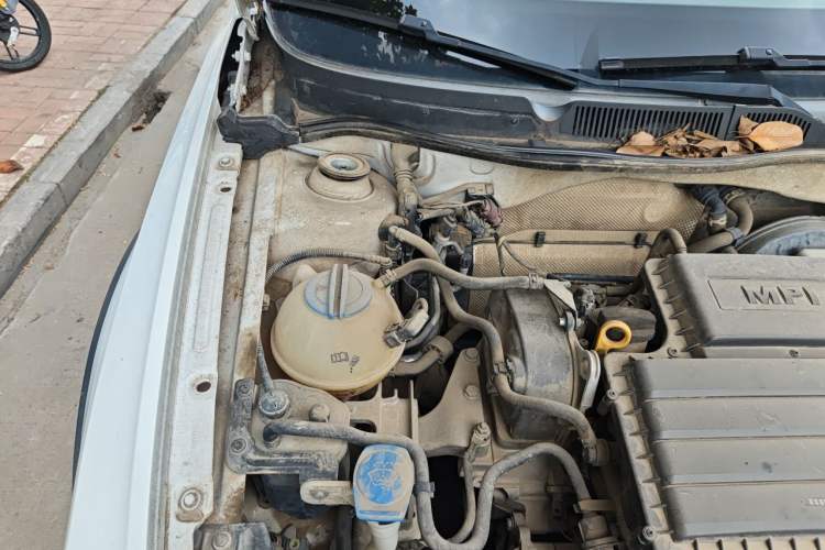 Used Volkswagen C-TREK 2017 1.6L Automatic Comfort Model Engine Bay Right