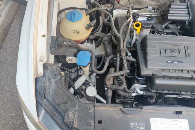 Used Volkswagen C-TREK 2017 230TSI DSG Comfort Version Engine Bay Right