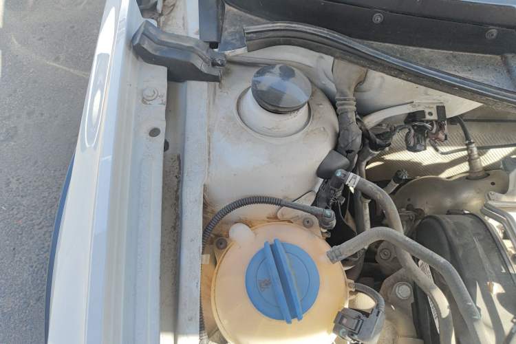 Used Volkswagen C-TREK 2017 230TSI DSG Comfort Version Engine Bay Right