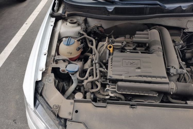 Used Volkswagen C-TREK 2017 230TSI DSG Comfort Version Engine Bay Right