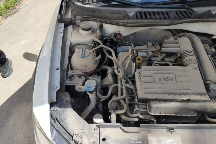 Used Volkswagen C-TREK 2017 230TSI DSG Comfort Version Engine Bay Right