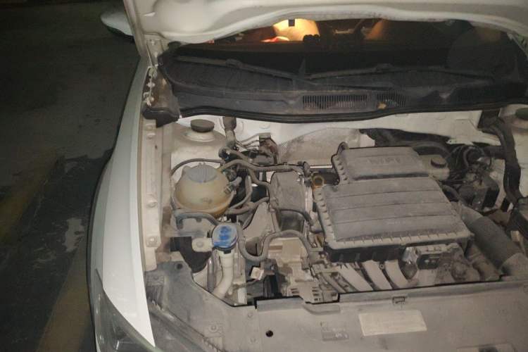 Used Volkswagen C-TREK 2017 1.6L Automatic Comfort Model Engine Bay Right