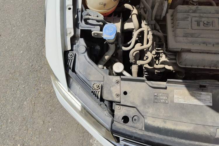 Used Volkswagen C-TREK 2017 230TSI DSG Luxury Model Engine Bay Right