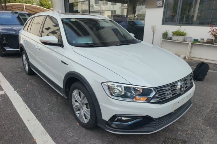 Used Volkswagen C-TREK 2017 1.6L Automatic Comfort Model Front Right 45 Deg