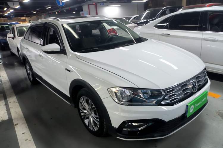 Used Volkswagen C-TREK 2017 1.6L Manual Comfort Model Front Right 45 Deg