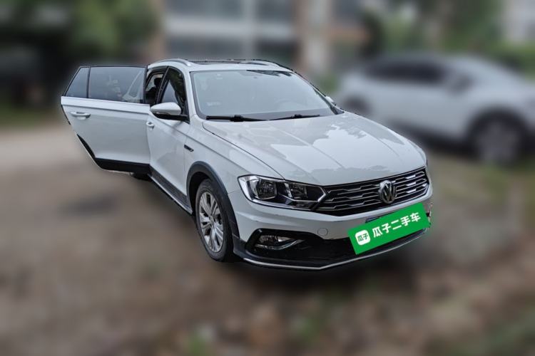 Used Volkswagen C-TREK 2017 230TSI Manual Comfort Version Front Right 45 Deg