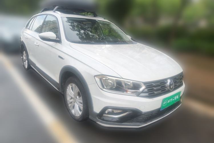 Used Volkswagen C-TREK 2017 1.6L Automatic Comfort Model Front Right 45 Deg