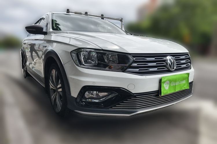 Used Volkswagen C-TREK 2017 230TSI DSG Luxury Model Front Right 45 Deg