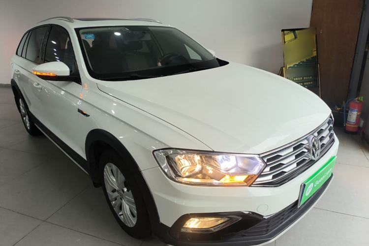 Used Volkswagen C-TREK 2017 1.6L Automatic Comfort Model Front Right 45 Deg