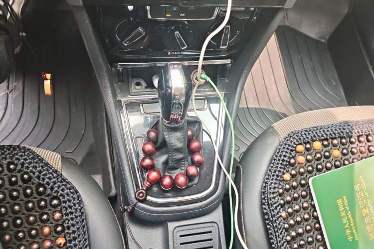Used Volkswagen C-TREK 2017 230TSI DSG Comfort Version Gear Lever