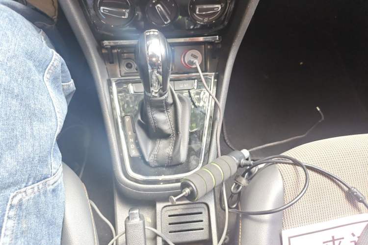 Used Volkswagen C-TREK 2017 230TSI DSG Comfort Version Gear Lever