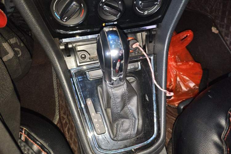 Used Volkswagen C-TREK 2017 230TSI DSG Comfort Version Gear Lever