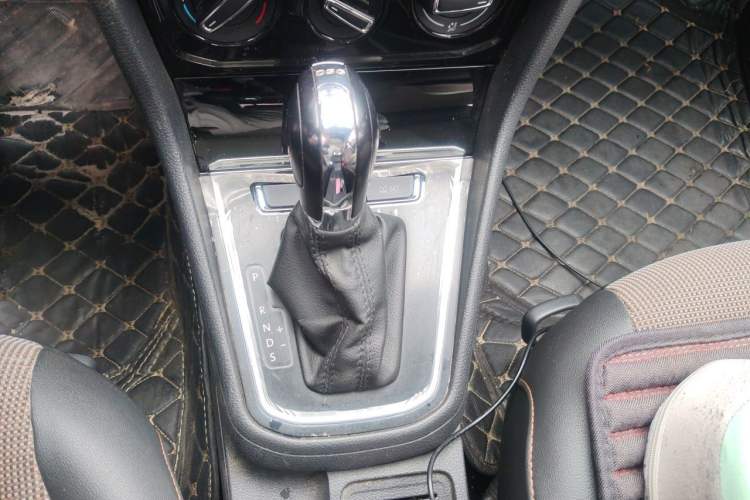Used Volkswagen C-TREK 2017 230TSI DSG Comfort Version Gear Lever