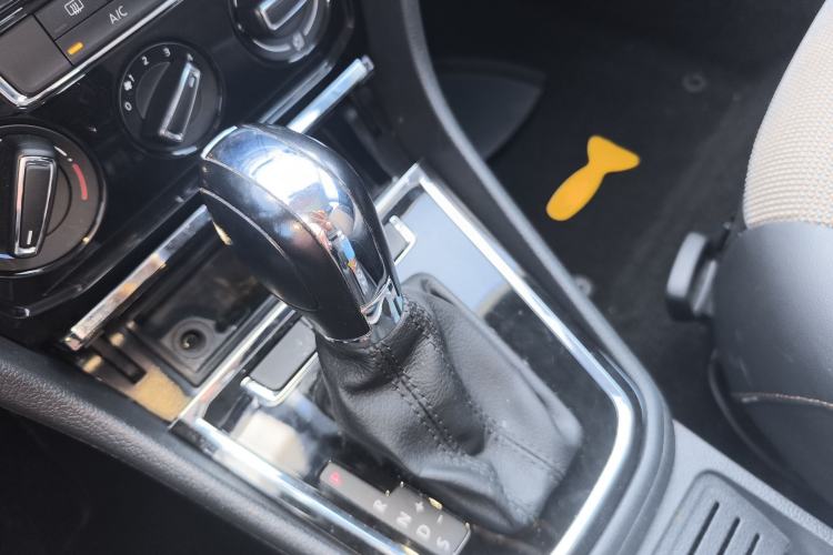 Used Volkswagen C-TREK 2017 1.6L Automatic Comfort Model Gear Lever