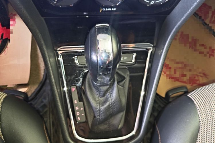 Used Volkswagen C-TREK 2017 1.6L Automatic Comfort Model Gear Lever