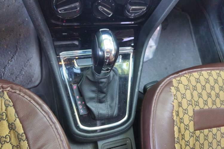 Used Volkswagen C-TREK 2017 1.6L Automatic Comfort Model Gear Lever