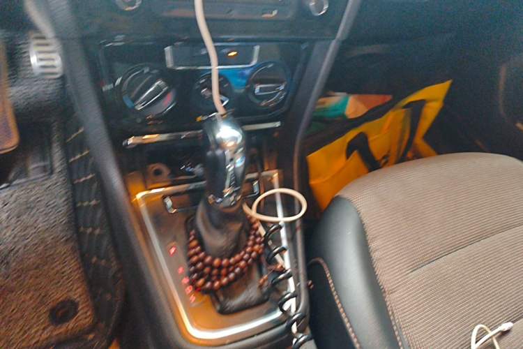 Used Volkswagen C-TREK 2017 1.6L Automatic Comfort Model Gear Lever