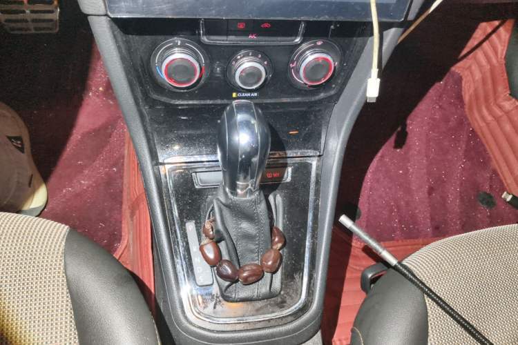 Used Volkswagen C-TREK 2017 1.6L Automatic Comfort Model Gear Lever