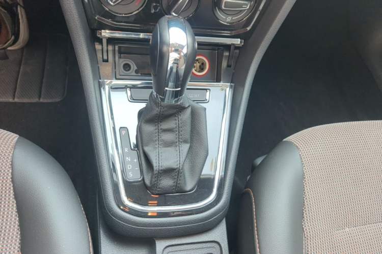 Used Volkswagen C-TREK 2017 1.6L Automatic Comfort Model Gear Lever