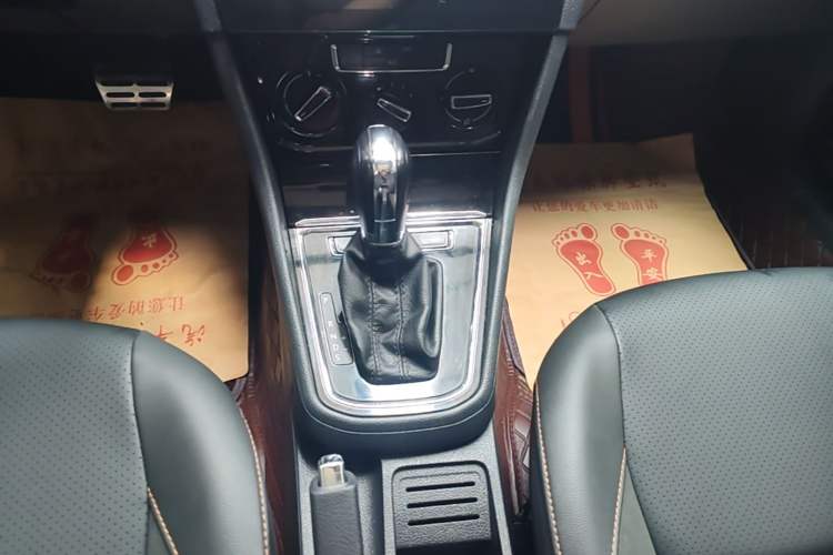 Used Volkswagen C-TREK 2017 1.6L Automatic Comfort Model Gear Lever