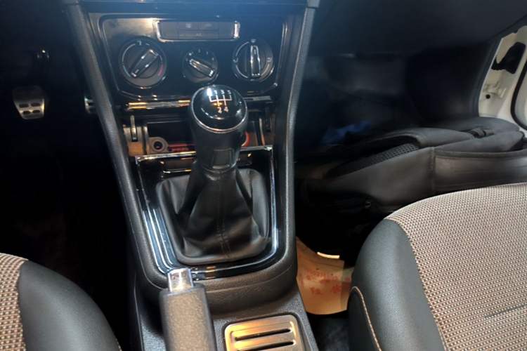 Used Volkswagen C-TREK 2017 1.6L Manual Comfort Model Gear Lever