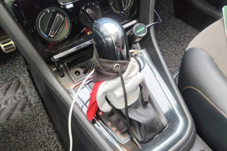 Used Volkswagen C-TREK 2017 1.6L Automatic Comfort Model Gear Lever