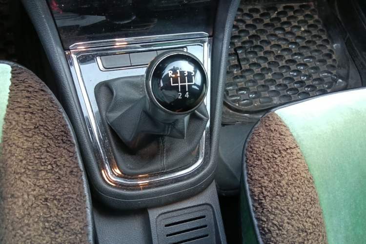 Used Volkswagen C-TREK 2017 1.6L Manual Comfort Model Gear Lever