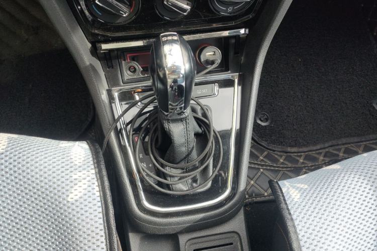 Used Volkswagen C-TREK 2017 230TSI DSG Comfort Version Gear Lever