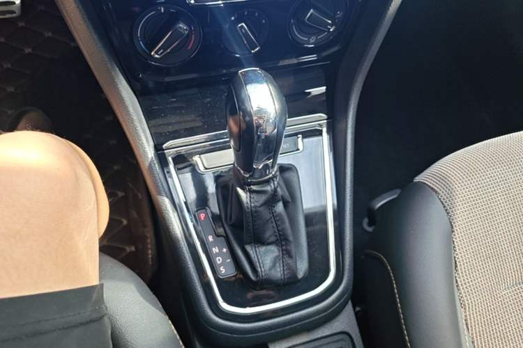 Used Volkswagen C-TREK 2017 1.6L Automatic Comfort Model Gear Lever