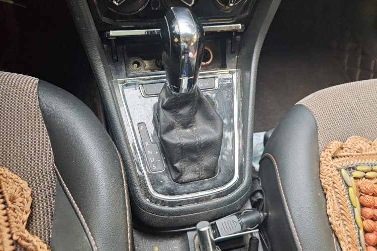 Used Volkswagen C-TREK 2017 1.6L Automatic Comfort Model Gear Lever