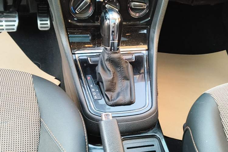Used Volkswagen C-TREK 2017 1.6L Automatic Comfort Model Gear Lever