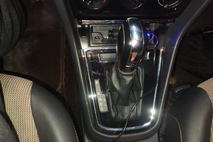 Used Volkswagen C-TREK 2017 1.6L Automatic Comfort Model Gear Lever