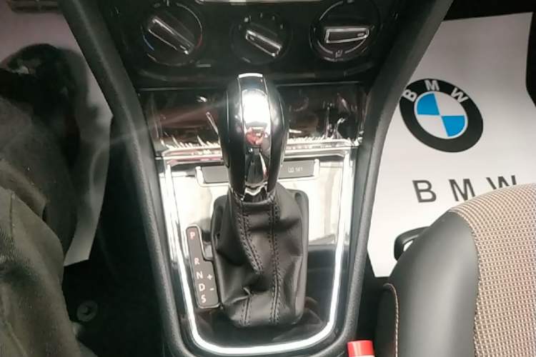 Used Volkswagen C-TREK 2017 1.6L Automatic Comfort Model Gear Lever
