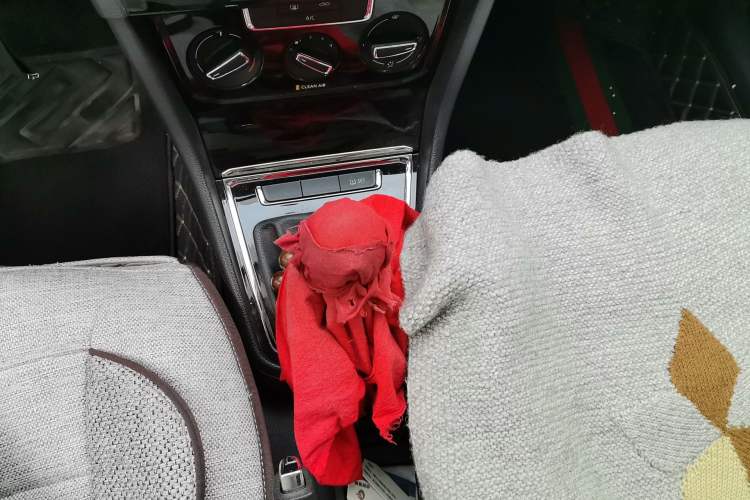 Used Volkswagen C-TREK 2017 1.6L Manual Comfort Model Gear Lever
