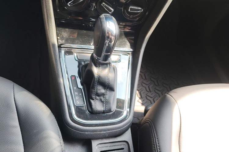 Used Volkswagen C-TREK 2017 1.6L Automatic Comfort Model Gear Lever