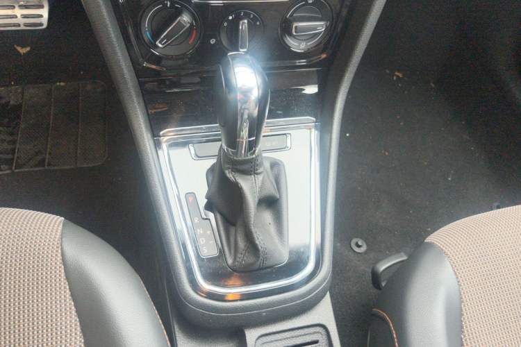Used Volkswagen C-TREK 2017 1.6L Automatic Comfort Model Gear Lever