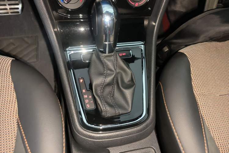 Used Volkswagen C-TREK 2017 1.6L Automatic Comfort Model Gear Lever