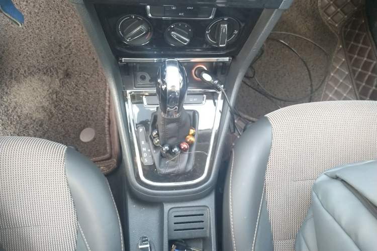 Used Volkswagen C-TREK 2017 1.6L Automatic Comfort Model Gear Lever