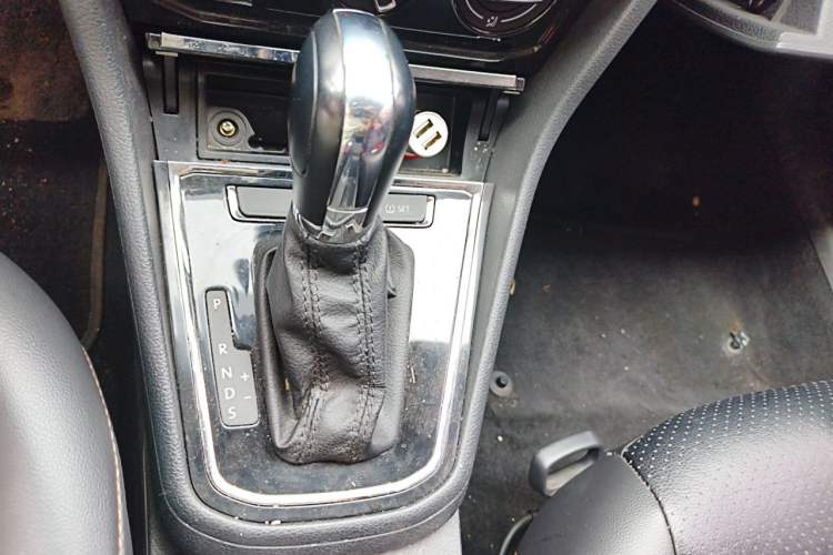 Used Volkswagen C-TREK 2017 1.6L Automatic Comfort Model Gear Lever