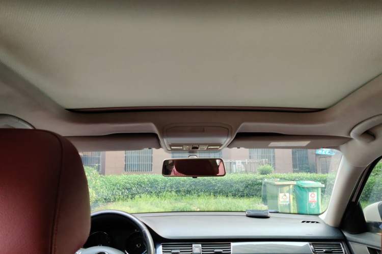 Used Volkswagen C-TREK 2017 230TSI DSG Luxury Model Headliner