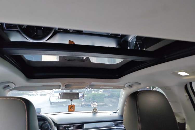 Used Volkswagen C-TREK 2017 230TSI DSG Luxury Model Headliner