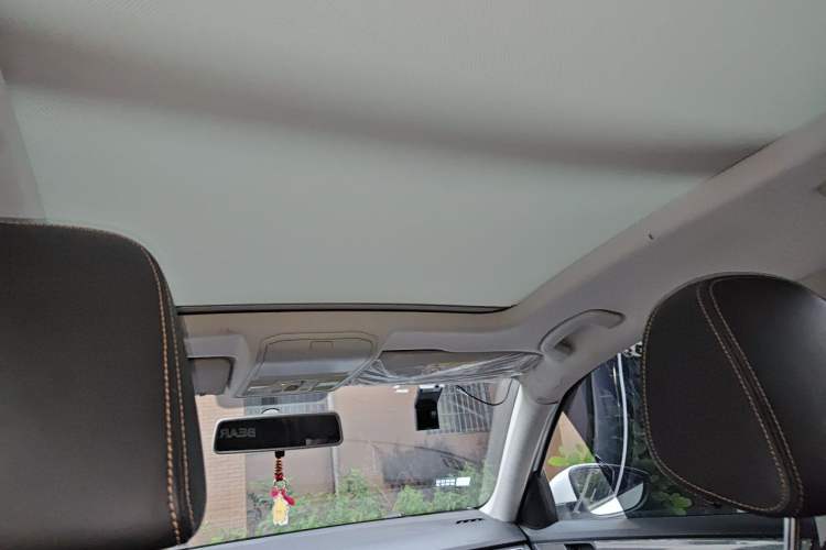 Used Volkswagen C-TREK 2017 230TSI Manual Comfort Version Headliner