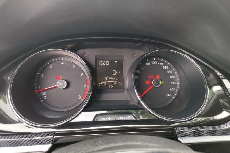 Used Volkswagen C-TREK 2017 230TSI DSG Luxury Model Instrument Cluster